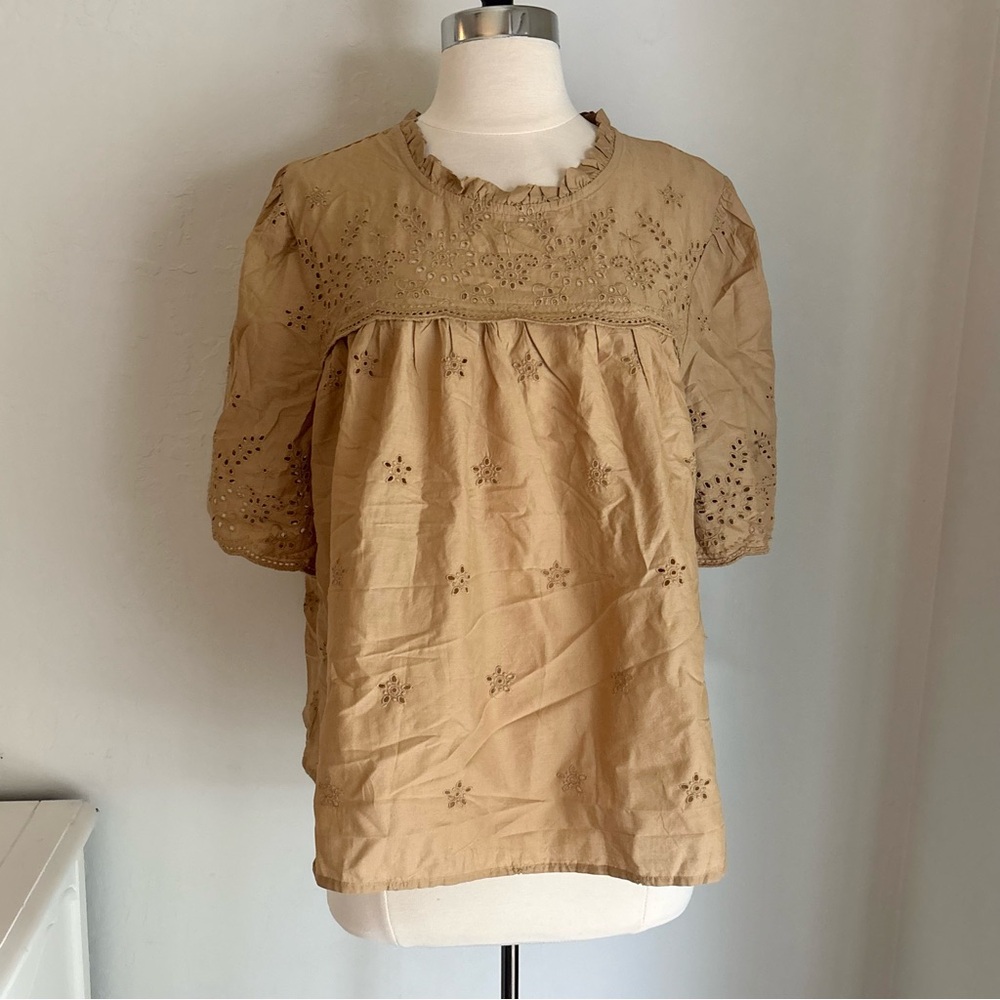 GAP Relaxed Puff Sleeve Eyelet Ruffle Elbow Sleeve Cotton Top in Tan, XL NWT - Picture 2 of 8